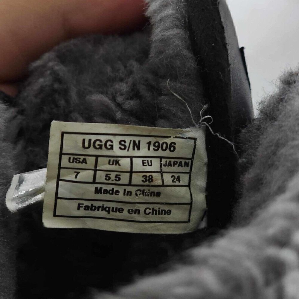 UGG Women's Adirondack Il US7 Black Leather Sheepskin Lace Up Winter Boots - Picture 12 of 12